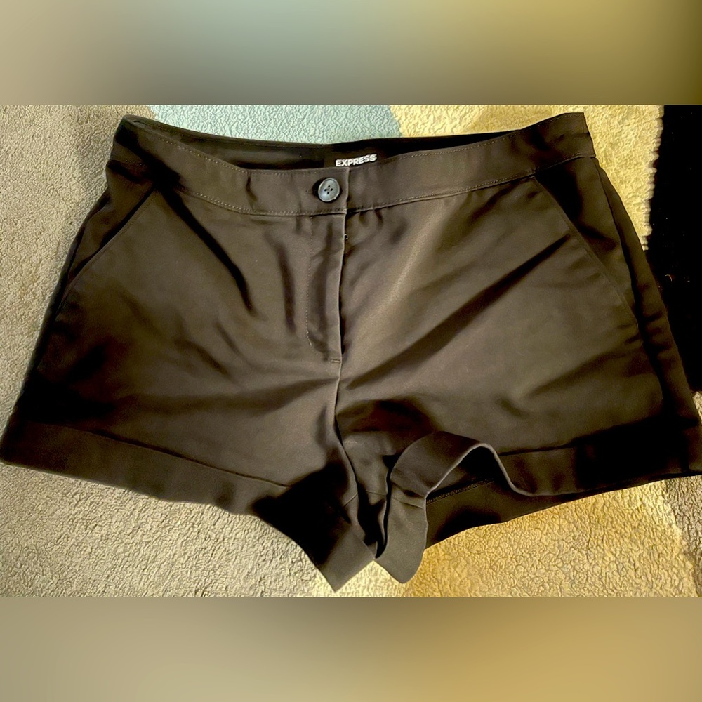Express shortie mid rise shorts